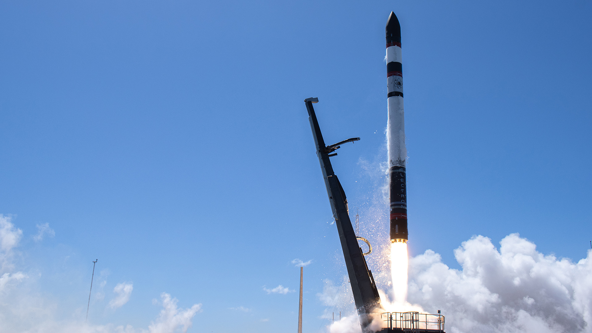 Rocket Lab’s ‘Love at First Insight’ Launch & Recovery Test a Success Picture Video